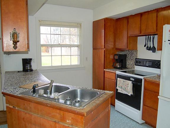5th image of 27212 Redfield St
