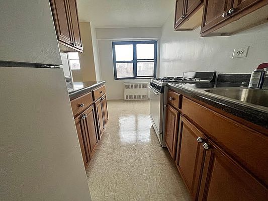 4th image of 923 Thieriot Ave #6B