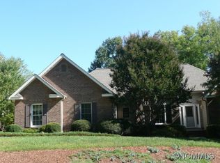 18 Lakeway Cir, Weaverville, NC 28787