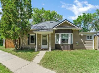 212 S 6th St SE, Medicine Hat, AB T1A 1H1