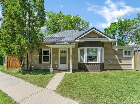212 S 6th St SE, Medicine Hat, AB T1A 1H1