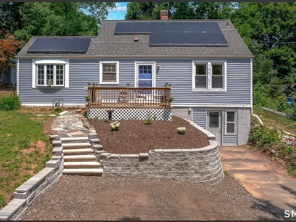 101 Sleeping Giant Dr, Hamden, CT 06518