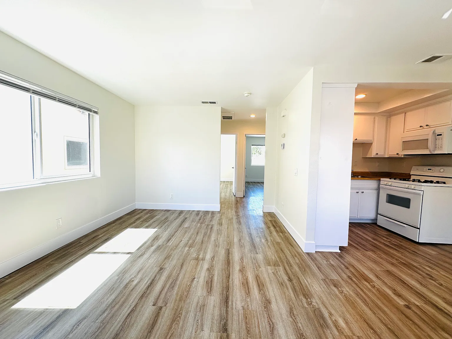 2 bed, 800 sqft, $2,650 — Photo 2