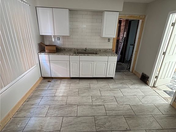 4th image of 2905 E 119th St