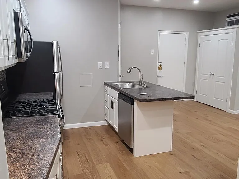 240 S Graham St #2 — Photo 11