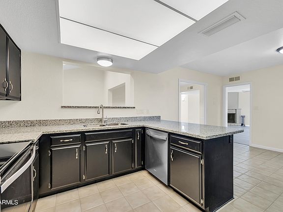 5th image of 922 N 85th Place