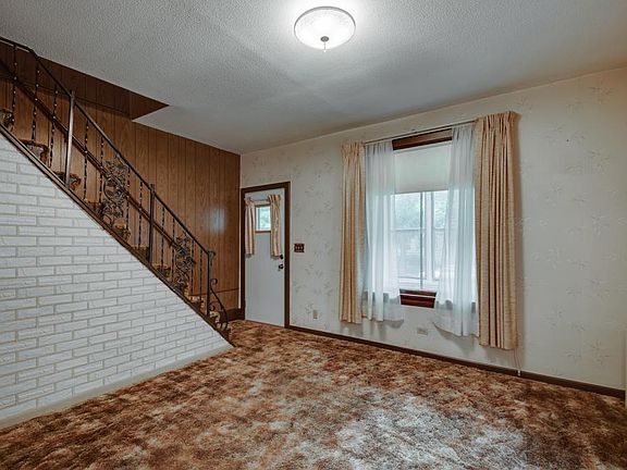 3rd image of 2840 38th Ave S