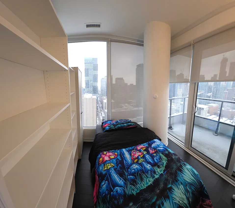 Flex Room with Balcony - Wood St & Church St — Photo 2