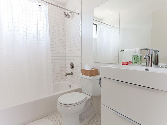 4th image of 363 Leslie Way APT 1