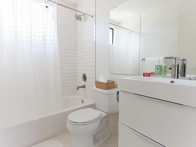 363 Leslie Way #1 — Photo 4
