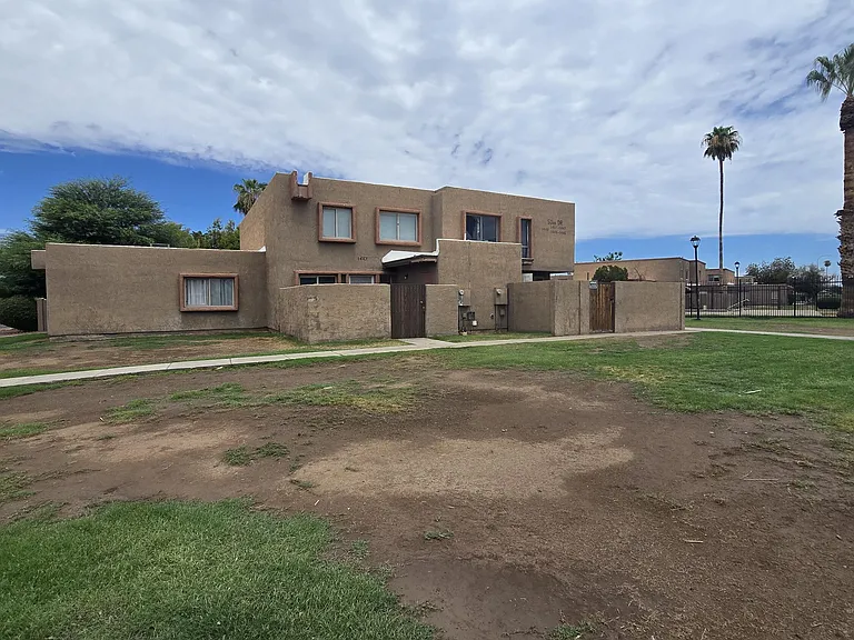 1447 N 53rd Dr — Photo 1