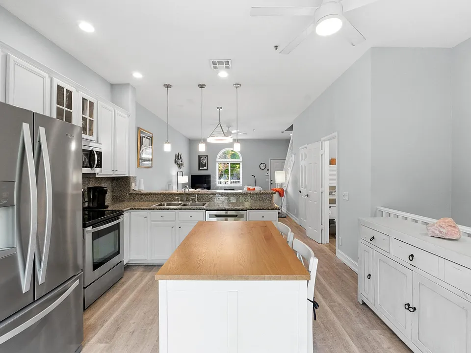 2445 NE 14th St #5-509