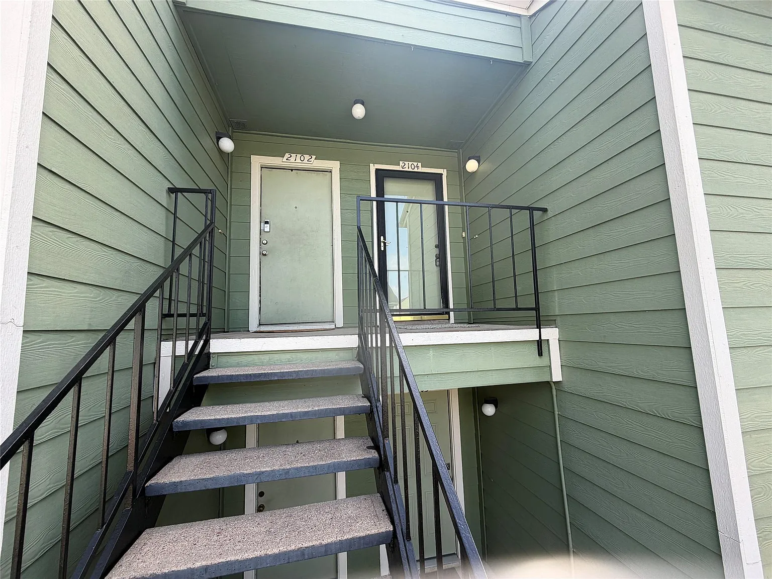 1 bed, 1.0 bath, 989 sqft, $1,250 — Photo 3