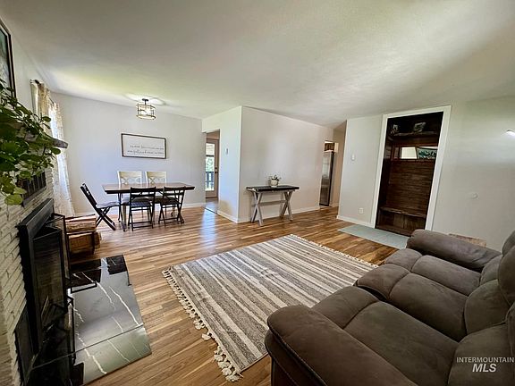 4th image of 170 Timberline Dr