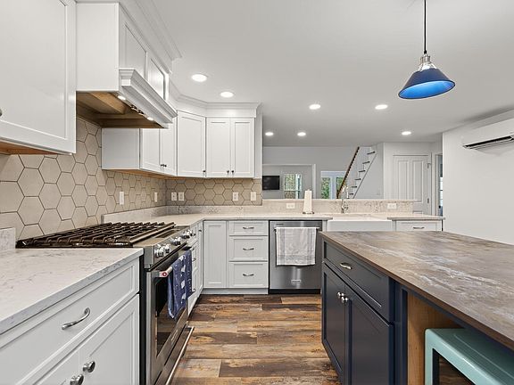 5th image of 160 Millbrooke Farm Drive #160