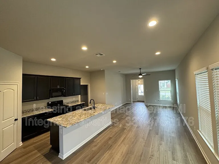 112 Segovia Way — Photo 4
