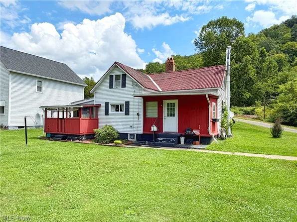 56723 Circle Dr, Armstrong Mills, OH 43933