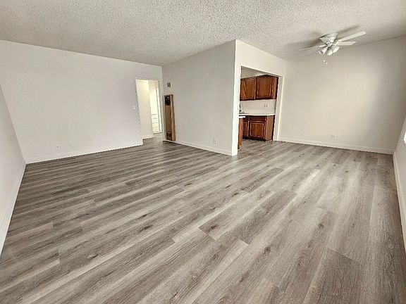 2nd image of 1013 Ocean Park Blvd #2