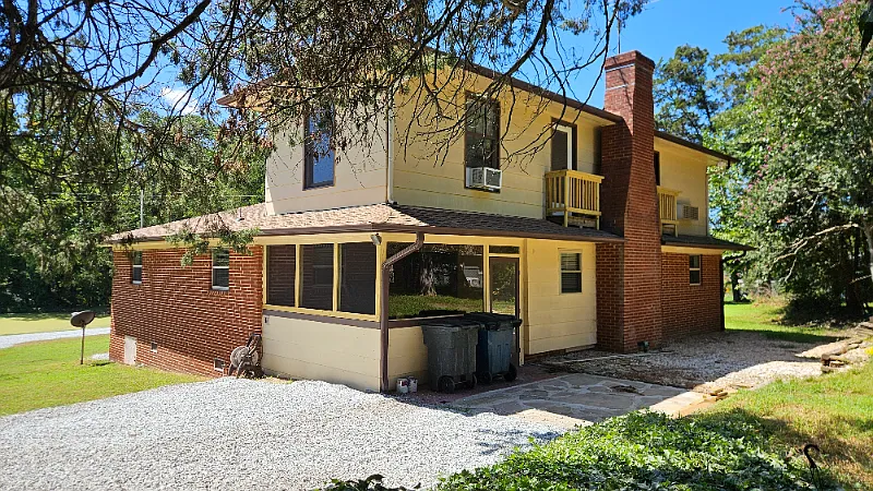 3 bed, 2000 sqft, $2,500 — Photo 3