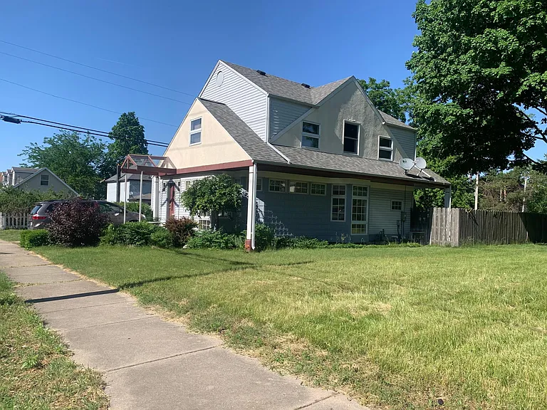 618 Fellows St — Photo 2