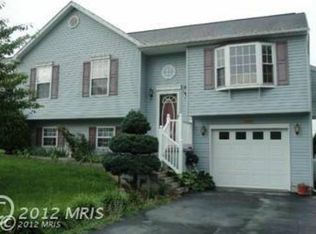 14 Mercedes Dr, Martinsburg, WV 25404
