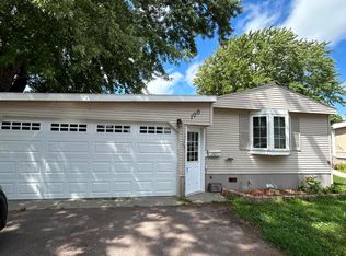 1401 S Main St TRAILER 100, Mitchell, SD 57301