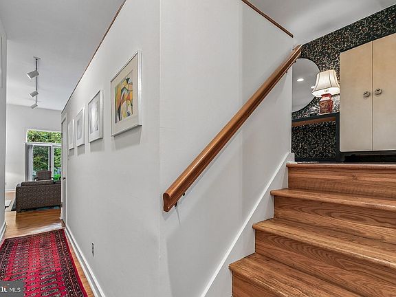 5th image of 2030 Mount Vernon St