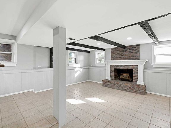 4th image of 1004 N Niagara Ave