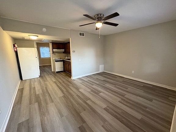 4th image of 904 E 14th St APT 2