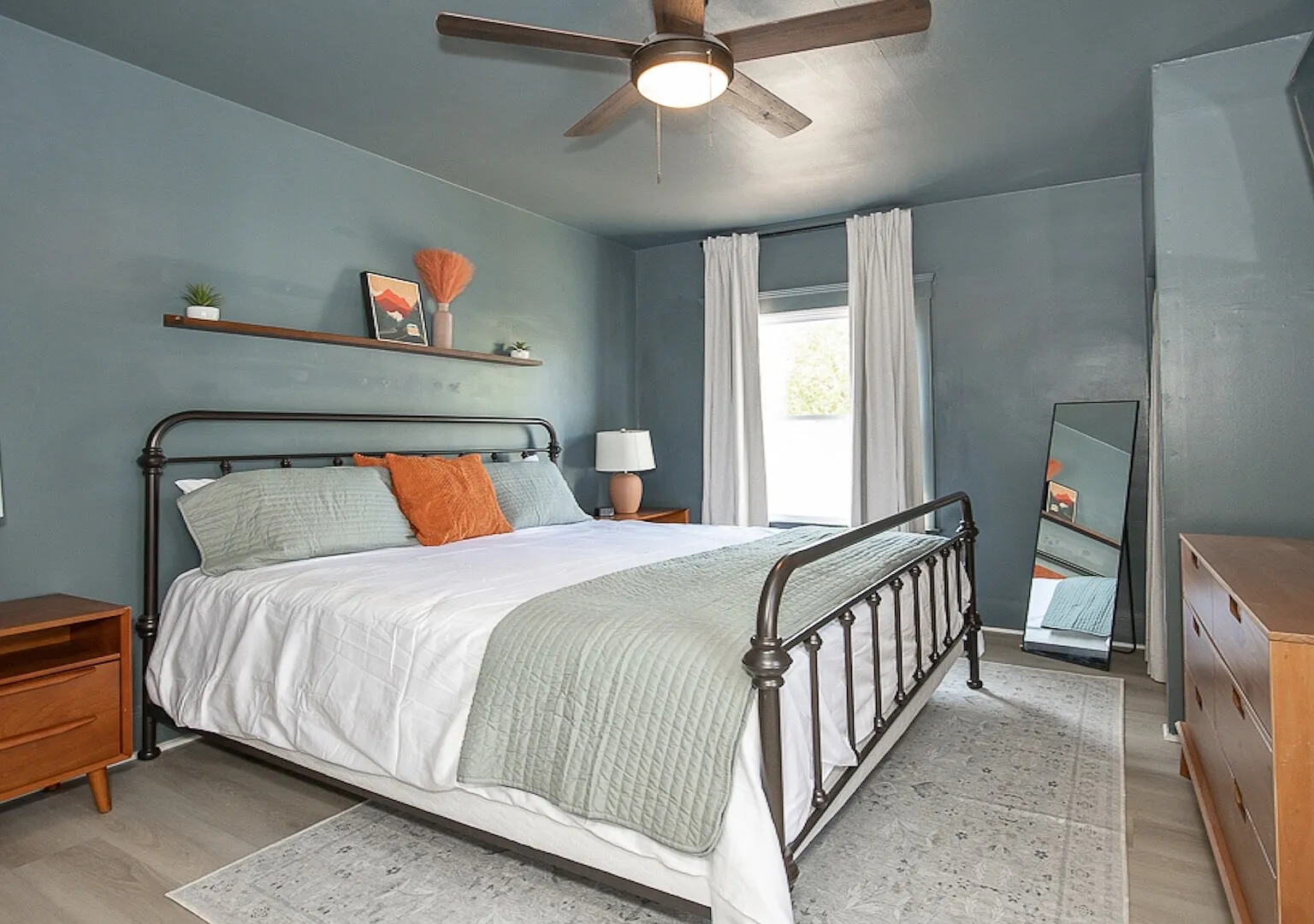 Convenient & Cozy, Blocks from Metro Health, 15 mins from CC — Photo 3