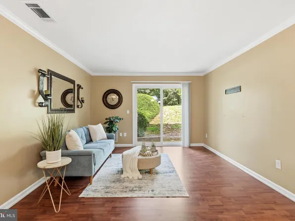 14901 Rydell Rd APT 101, Centreville, VA 20121