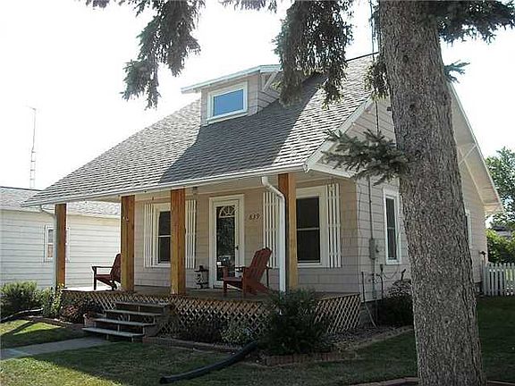2nd image of 839 Daggett Dr