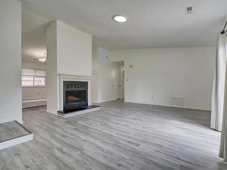 1801 Colleen Ct — Photo 8