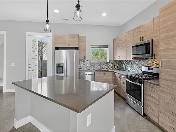 5th image of 4707 Leslie Ave Unit A