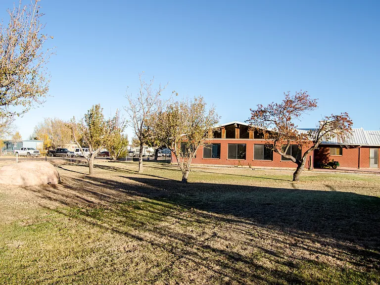 25 W Maverick Ln — Photo 21