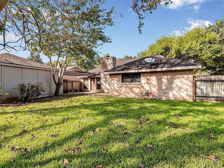 2710 Green Fields Dr — Photo 29