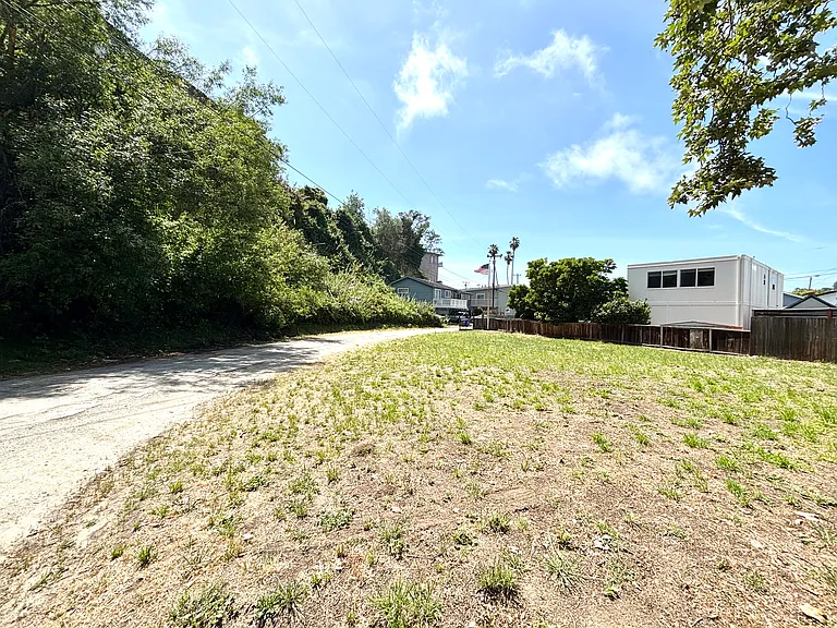 211 Earl Ct — Photo 29
