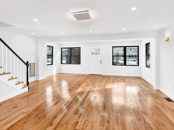 10928 212th St, Queens Village, NY 11429