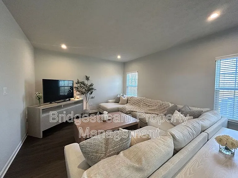 14 Cascade Dr — Photo 4