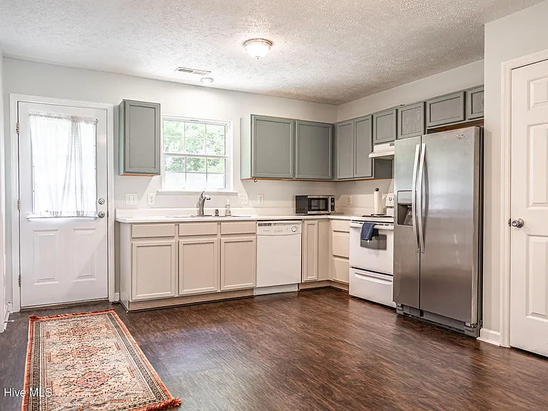 1215 W New Hampshire Ave — Photo 5