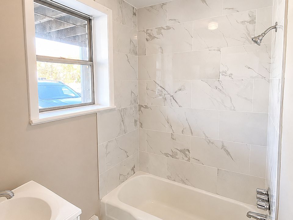 2nd image of 115 Trenton Rd #16