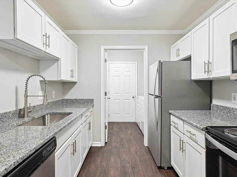 1 Bedroom - 1 Bed / 1 Bath - 961 Sq.Ft.