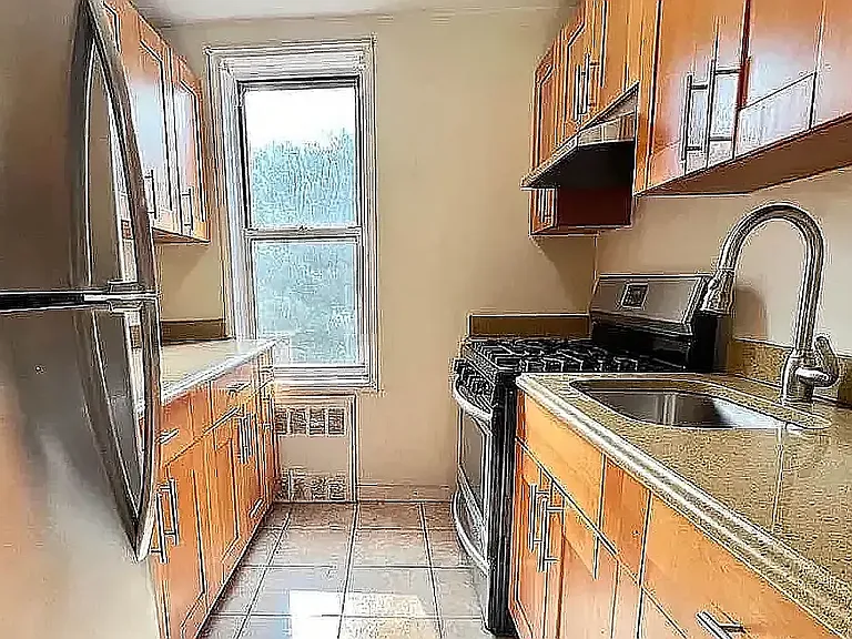 2265 University Ave #6F — Photo 4