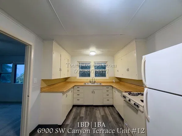 6900 SW Canyon Ter, Portland, OR 97225