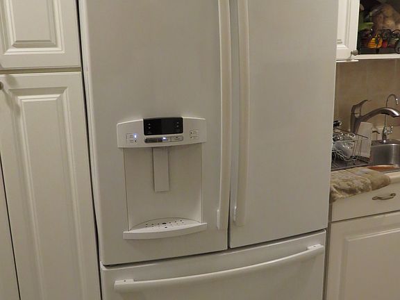 3rd image of 2860 Bailey Ave APT 6J