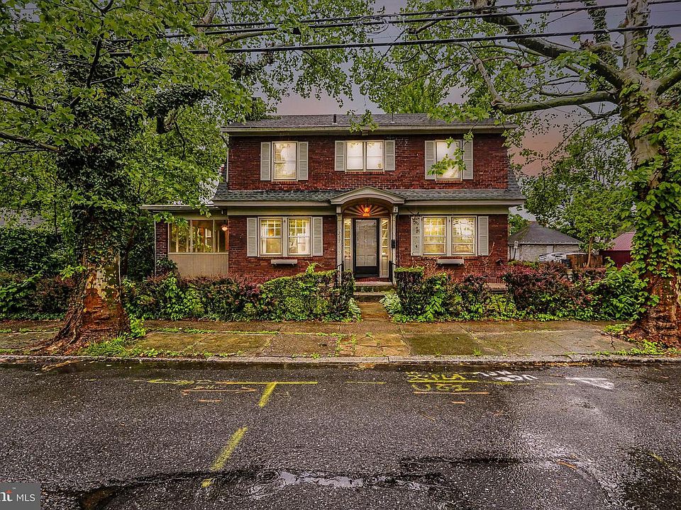 1st image of 217 Seneca St