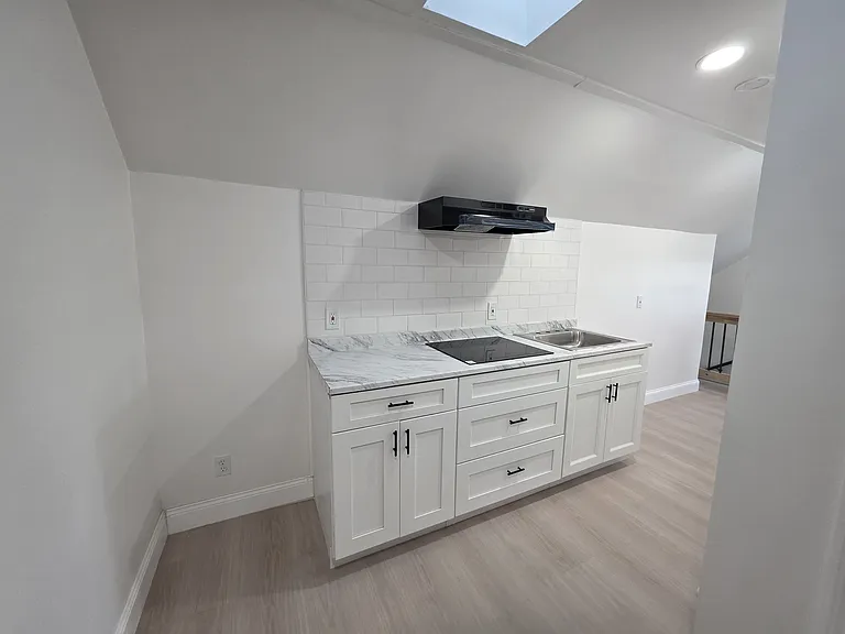 92 Washington St #3 — Photo 2