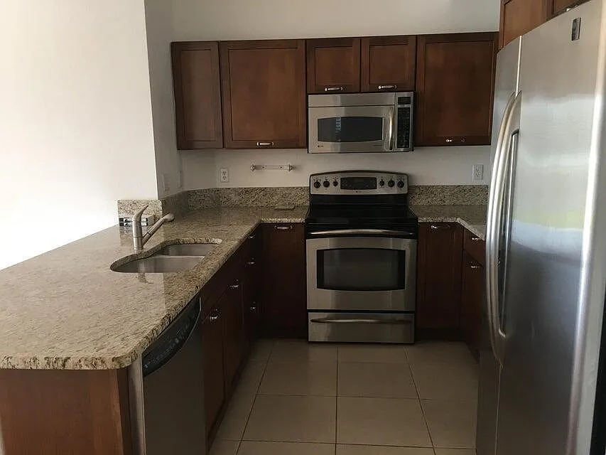 3 bed, 2.0 bath, 1182 sqft, $2,250 — Photo 2
