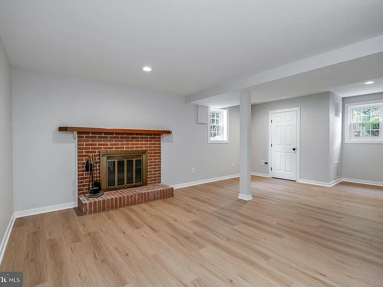 561 Tiffany Ct — Photo 31