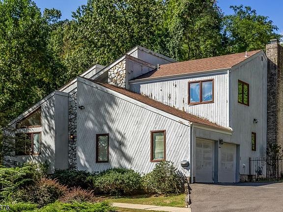 2nd image of 12 Underwood Dr